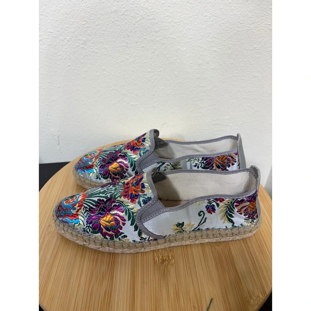 Fabiolas Espadrilles Size 8 Floral Embroidered Silver Handcrafted Spain EU 39